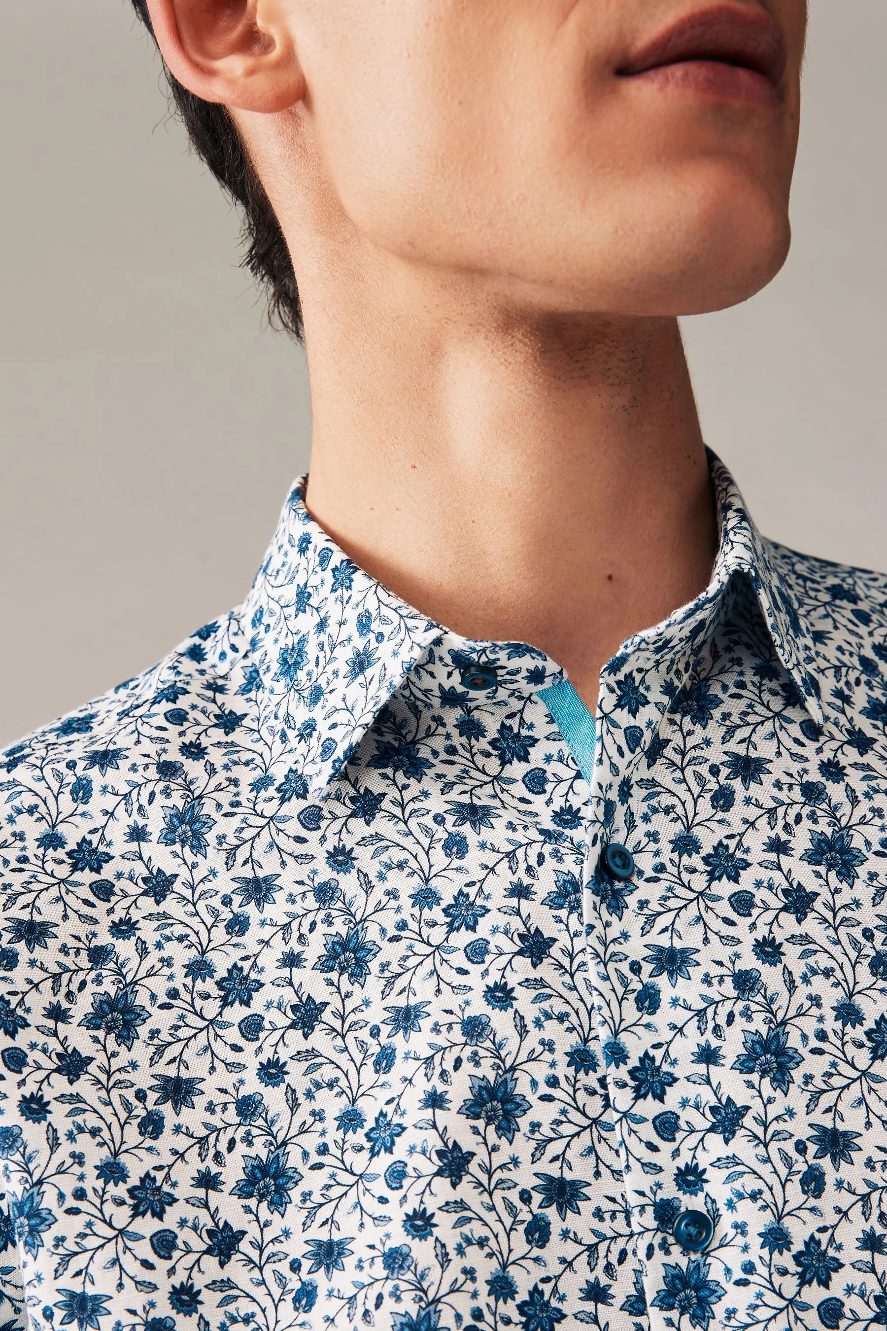 Bianco/blu floreale  - Camicia in Blend lino stampata