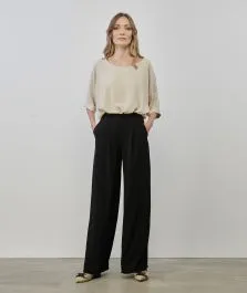 Pantaloni neri modello ampio